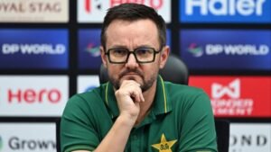 রিজওয়ান-ইমামদের বাদ দেওয়ার সিদ্ধান্তে আমার হাত নেই: মাইক হেসন