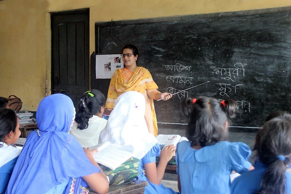 প্রাথমিক শিক্ষক নিয়োগে ৬১ জেলায় বাদ ২৩৮৫, নিয়োগের দাবি