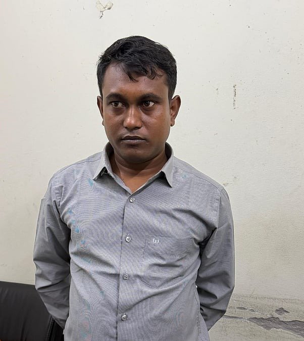 পিএসসিতে যোগ দিতে এসে প্রক্সি শনাক্ত, আটক প্রার্থীকে থানায় সোপর্দ