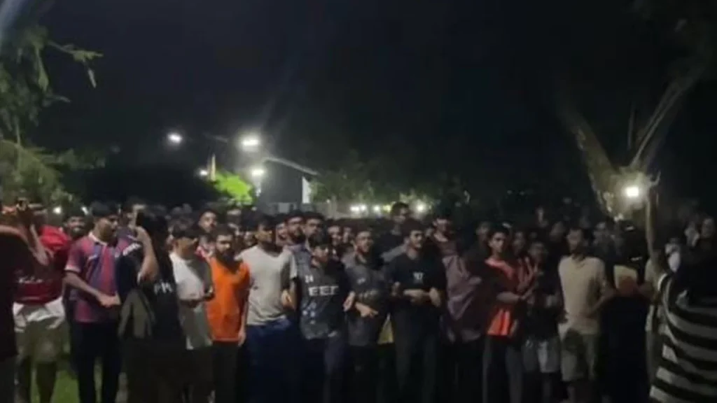 উপাচার্য পুনর্বহালের দাবিতে চুয়েটে মধ্যরাতের বিক্ষোভ