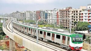 ঢাবিতে মেট্রোর তারে কাপড়: ৪০ মিনিট বন্ধ ট্রেন চলাচল