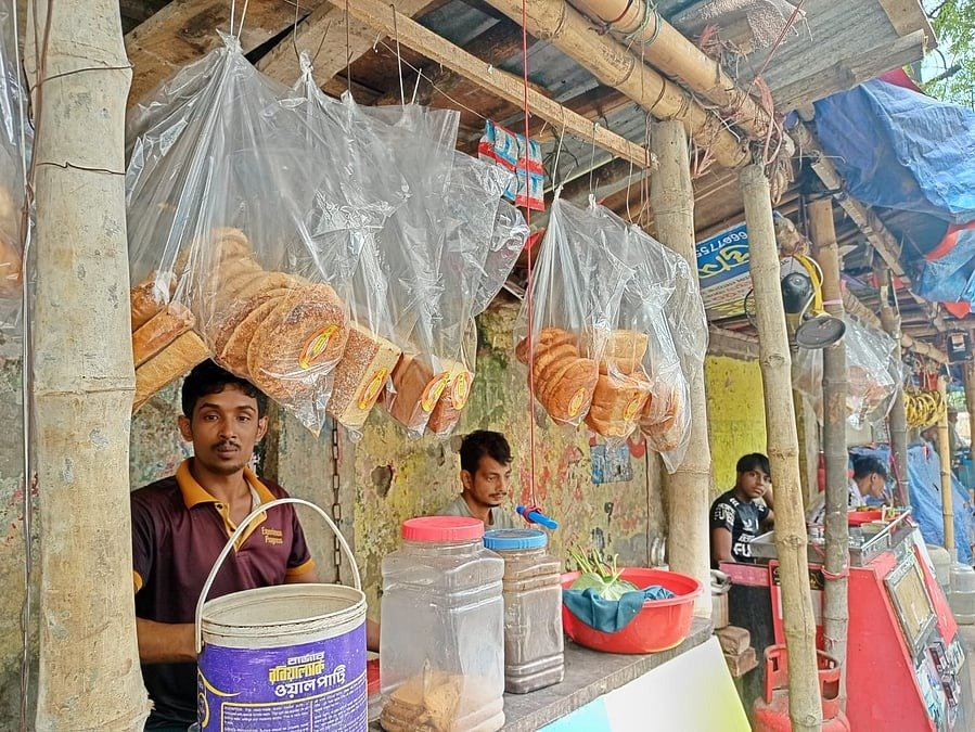 দাম বাড়ল বেকারিপণ্যের: বনরুটিতে বাড়তি খরচ গুনছে শ্রমজীবী মানুষ