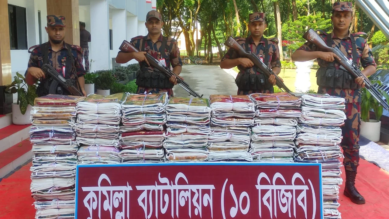 কুমিল্লা সীমান্তে ৭৪ লাখ টাকার ভারতীয় শাড়ি জব্দ