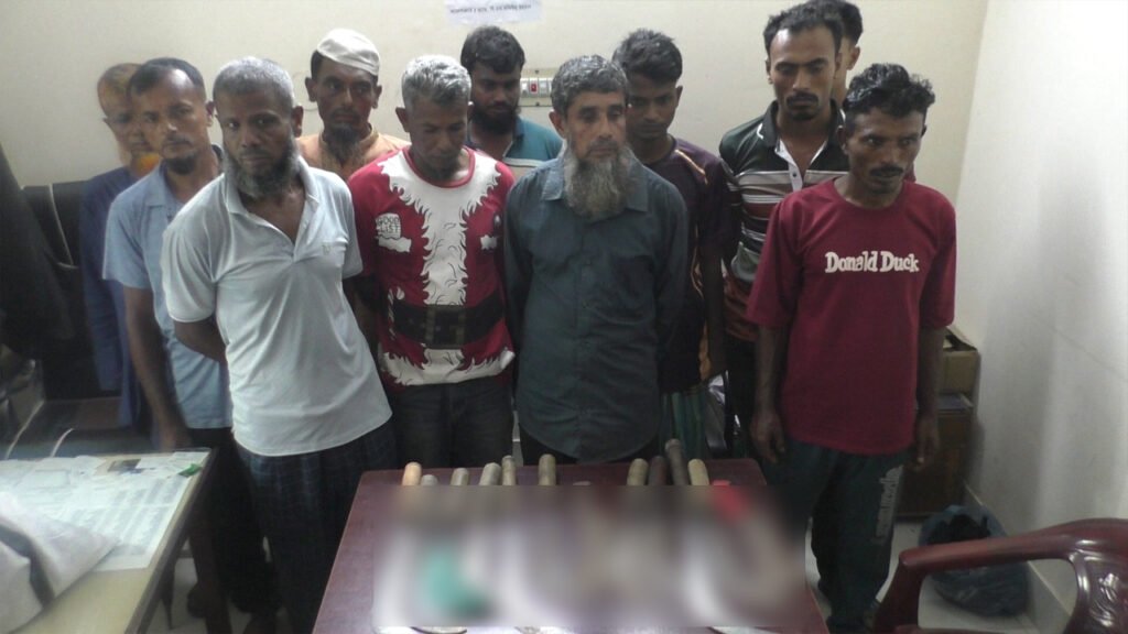 নড়াইলে আইনজীবীর চেম্বারে অস্ত্রসহ ১১ জন আটক