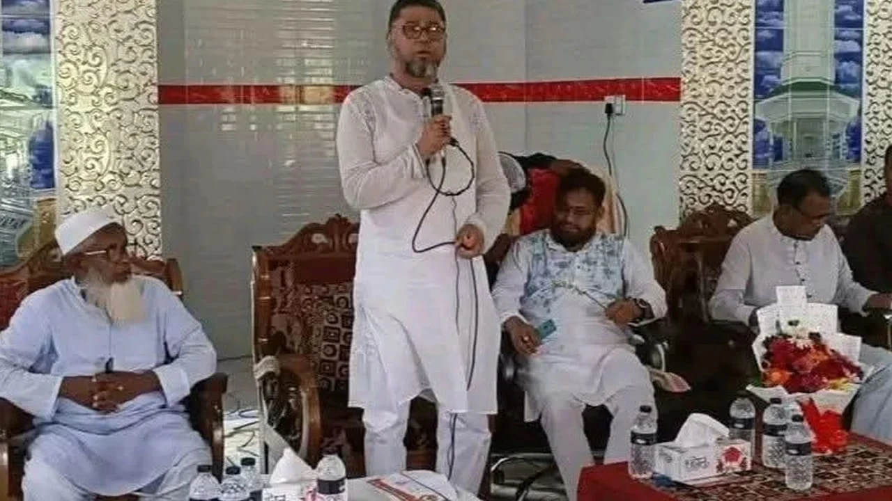 মসজিদের ভেতর সোফা বসিয়ে এমপির সভা, সমালোচনার ঝড়