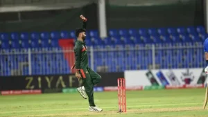 অবৈধ বোলিং অ্যাকশনের দায়ে অভিযোগে জড়িত ব্যক্তি বোলার আলিস