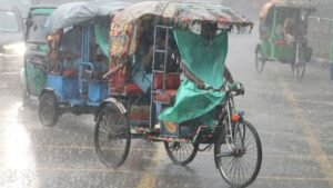 রাজধানীতে ঝিরঝিরে বৃষ্টি, দিনভর মেঘলা আকাশের আভাস