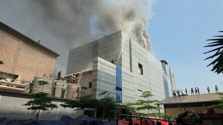 টঙ্গীতে ওষুধ কারখানায় ভয়াবহ আগুন, চার ঘণ্টা পর নিয়ন্ত্রণে