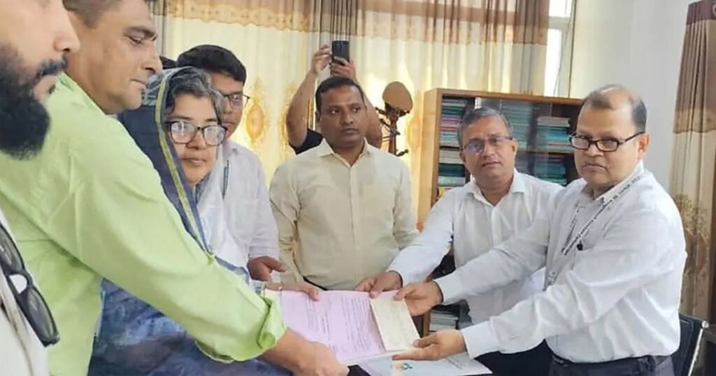 সংরক্ষিত নারী আসনে বিএনপির প্রার্থী হিসেবে এলিজার মনোনয়নপত্র জমা