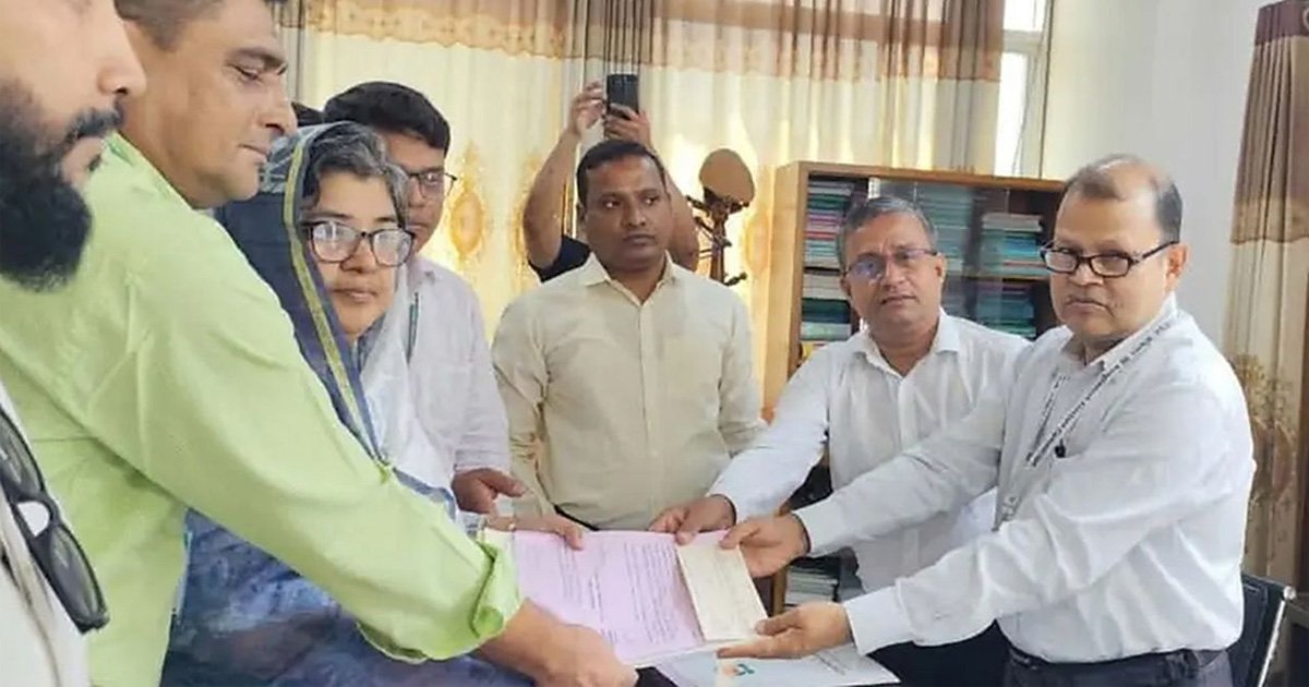 সংরক্ষিত নারী আসনে বিএনপির প্রার্থী হিসেবে এলিজার মনোনয়নপত্র জমা