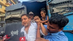 ভারত ছাড়ার নোটিশ: হাইকোর্টের দ্বারস্থ অভিনেতা ইমরান খান