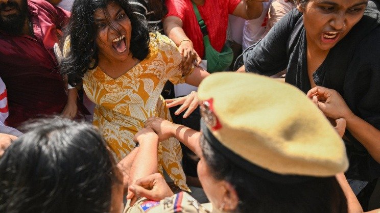 দিল্লিতে সিইসির পদত্যাগের দাবিতে বিক্ষোভ, আটক ৭ শতাধিক
