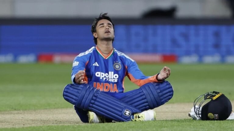 পাওয়ার প্লেতে বিশ্বরেকর্ড গড়ে ভারতের সহজ জয়