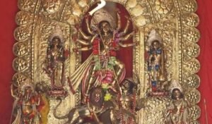 ধামরাইয়ে ৫২০ কেজির অষ্টধাতুর দুর্গা প্রতিমায় দর্পণ বিসর্জন