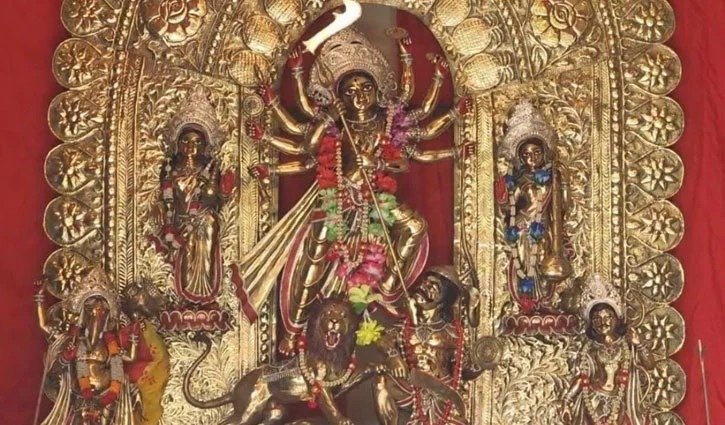 ধামরাইয়ে ৫২০ কেজির অষ্টধাতুর দুর্গা প্রতিমায় দর্পণ বিসর্জন