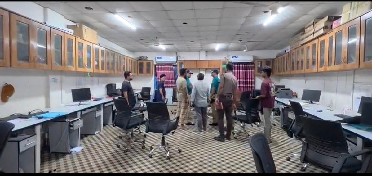 হাজারীবাগে কুরিয়ার সার্ভিসে হামলা: মামলার বাদীকে ফোনে হুমকি