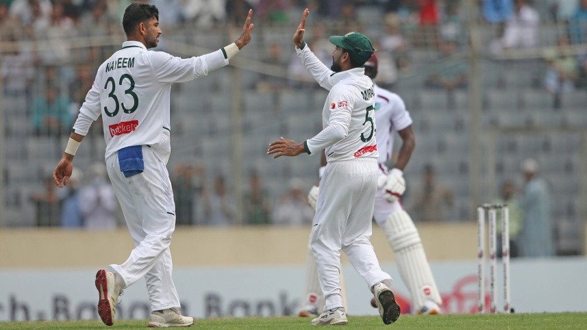 নাঈমের দুর্দান্ত স্পিনে লিড পেল বাংলাদেশ