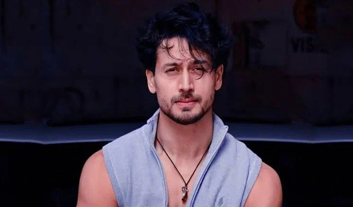 ছোটবেলার কোন অভ্যাসে ‘টাইগার’ নাম পেলেন টাইগার শ্রফ?