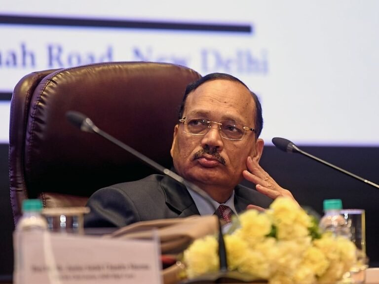 মাছি মারতে হাতুড়ি চালানো যায় না: ভারতের প্রধান বিচারপতি
