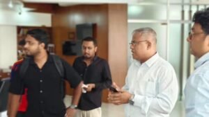 চুয়েটে নতুন উপাচার্যকে কার্যালয়ে অবরুদ্ধ করলেন আন্দোলনকারীরা