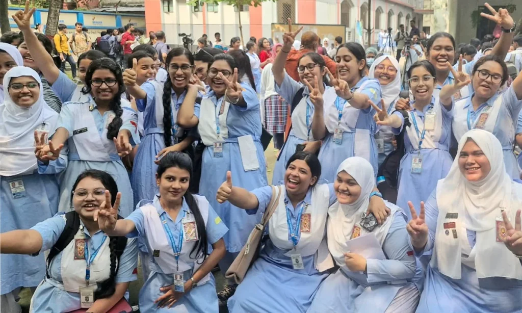 এইচএসসির ফল প্রকাশ, পাসের হার ৫২.১২ শতাংশ