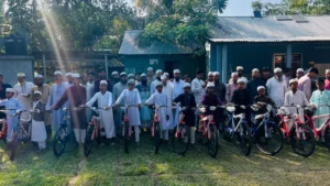 কটিয়াদীতে ৪০ দিন জামাতে নামাজ পড়ে বাইসাইকেল পেল ১৪