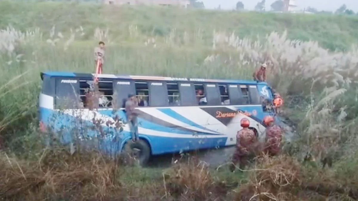 মুন্সীগঞ্জে বাস দুর্ঘটনা: ঝরল তিন প্রাণ, আহত ১৬