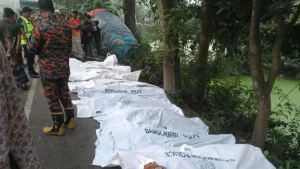 নাটোরে বাস-ট্রাক সংঘর্ষে ১০ জনের মৃত্যু, আহত ৩০