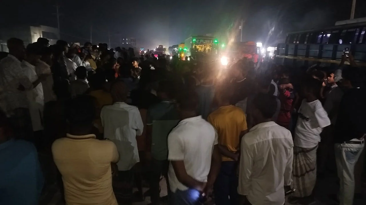 রংপুরে ট্রাকচাপায় পথচারী নিহত, মহাসড়ক অবরোধ