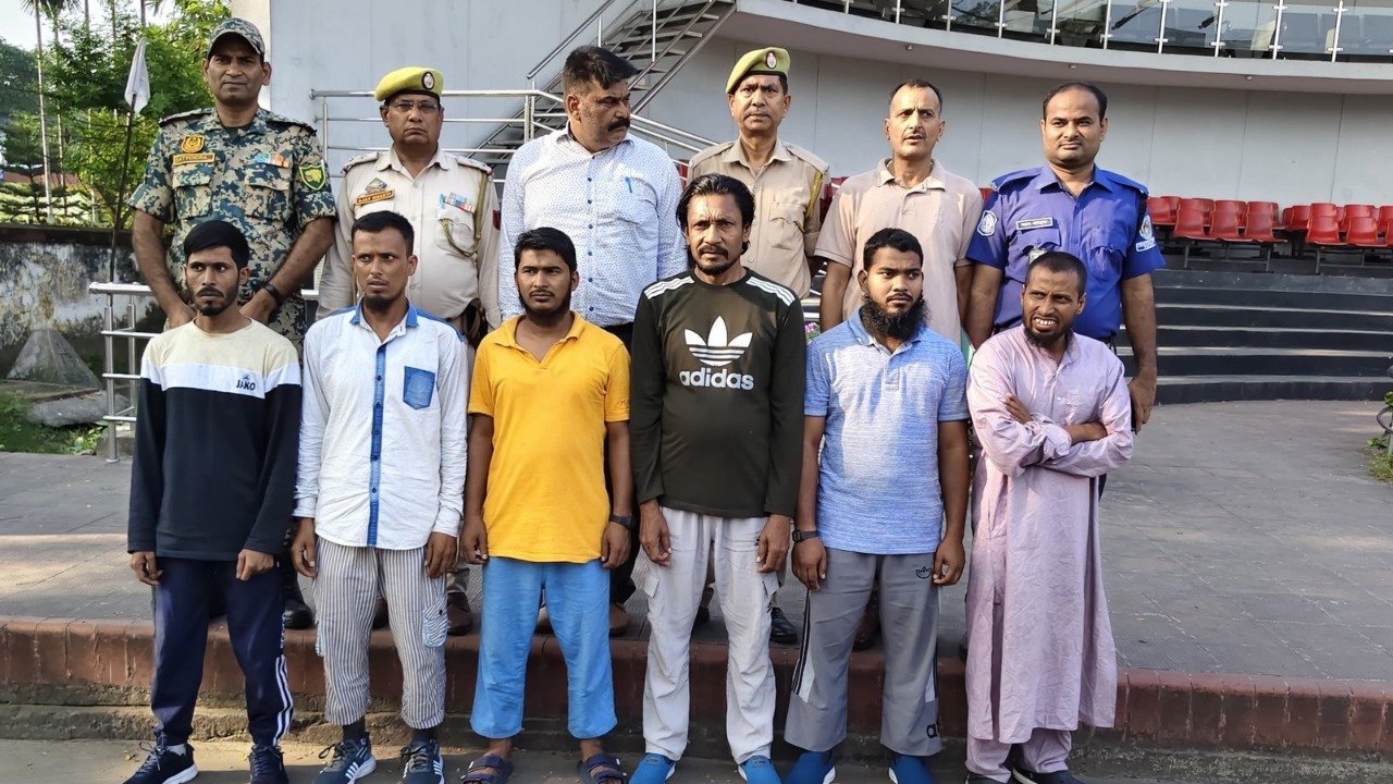 ভারতে তিন বছর কারাভোগ শেষে দেশে ফিরলেন ৬ বাংলাদেশি