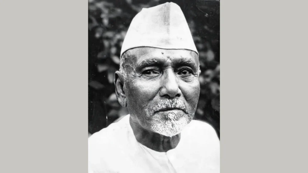 নিজ জন্মভূমিতেই অবহেলিত সুরসম্রাট ওস্তাদ আলাউদ্দিন খাঁ