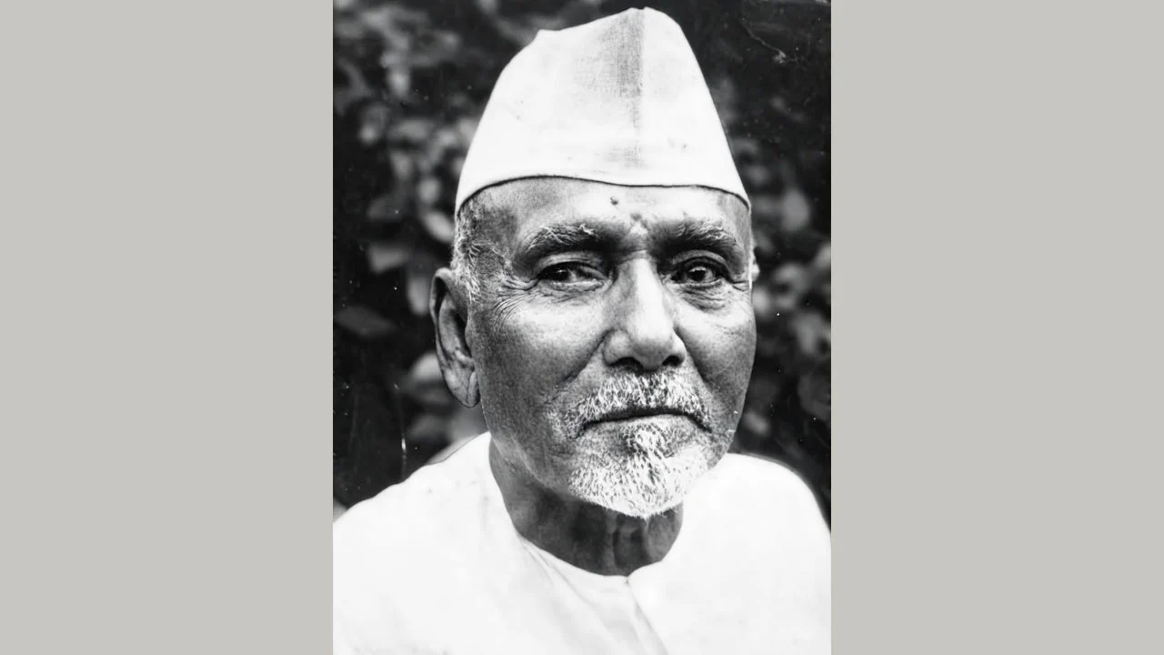 নিজ জন্মভূমিতেই অবহেলিত সুরসম্রাট ওস্তাদ আলাউদ্দিন খাঁ