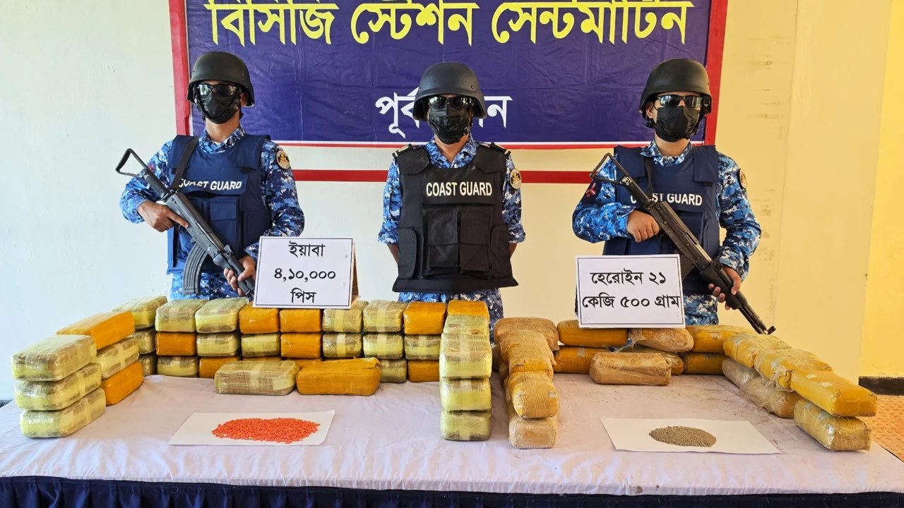 সেন্টমার্টিনে ৪২ কোটি টাকার ইয়াবা ও হেরোইন ফেলে পালালো